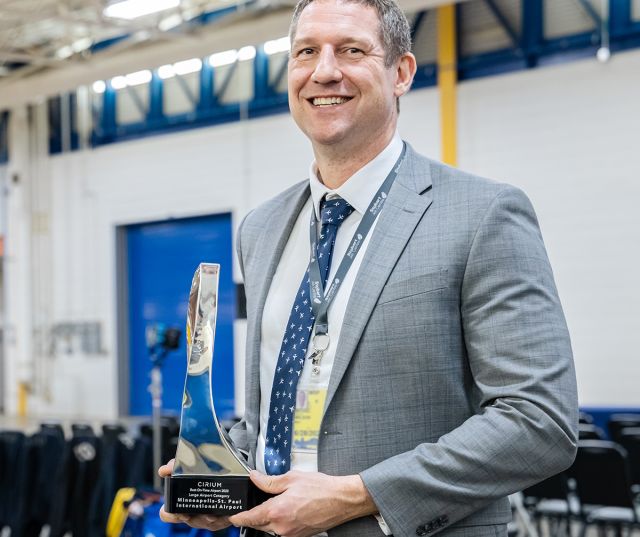 MAC_MikeWilson with Cirium Award