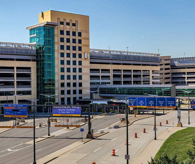 MSP Airport Terminal 2 inbound roadway